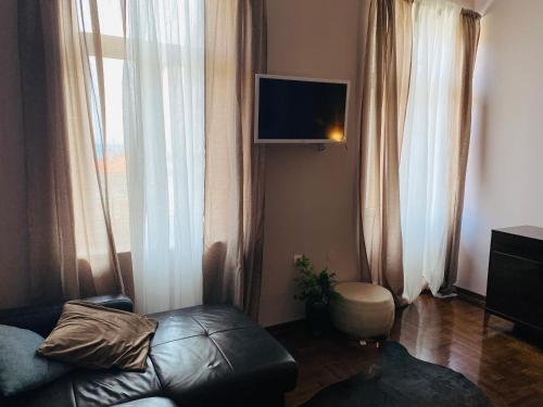 a living room with a couch and a flat screen tv at Apartment Abbazia in Opatija