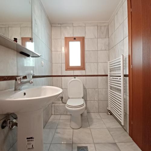Ένα μπάνιο στο Villa Syvros