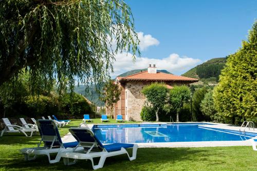 Πισίνα στο ή κοντά στο Hotel Infantado