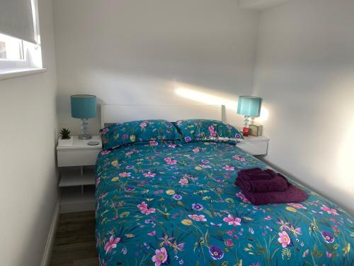 Säng eller sängar i ett rum på Coastal Retreat