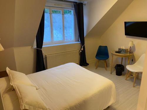Ένα ή περισσότερα κρεβάτια σε δωμάτιο στο Le Cancalais