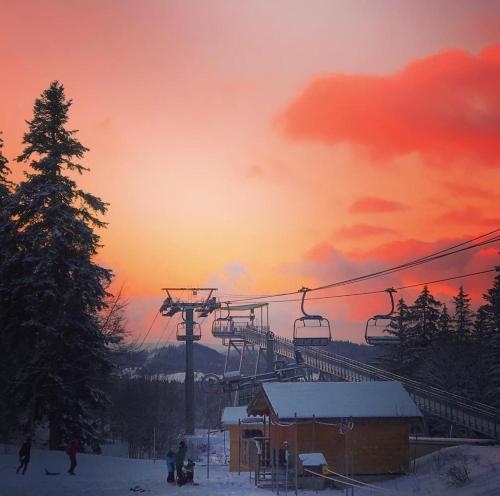 a ski lift at a ski resort at sunset at Appartement proche de la ville et du parc du Truchet in Saint-Claude