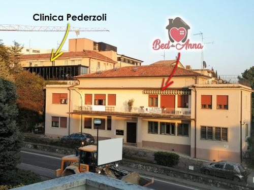 a building with the china peoria restaurant on the side of a road at Bed da Anna in Peschiera del Garda