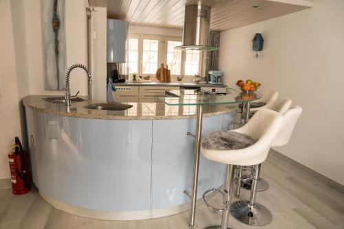 Kuchyň nebo kuchyňský kout v ubytování Chalet Spitzhorn - Your Peak Getaway - Private Terrasse & gratis Parkplatz