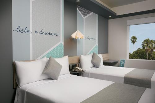 Posteľ alebo postele v izbe v ubytovaní One Acapulco Diamante