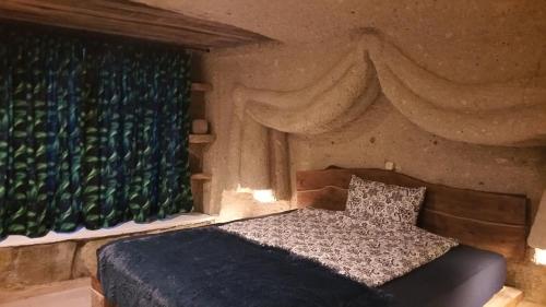 Postel nebo postele na pokoji v ubytování Barlang Fürdőház