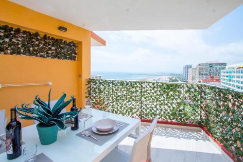 a table and chairs on a balcony with a view of the ocean at PRIMERISIMA LINEA DE PLAYA - CULLERA BAHIA DE LOS NARANJOS I in Cullera