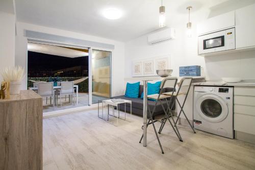 a kitchen and living room with a washing machine at PRIMERISIMA LINEA DE PLAYA - CULLERA BAHIA DE LOS NARANJOS I in Cullera