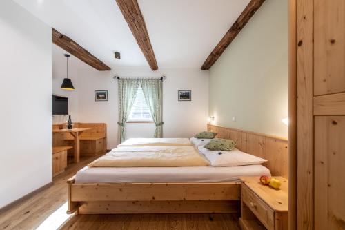 Postel nebo postele na pokoji v ubytování Gasthof Tschötscherhof