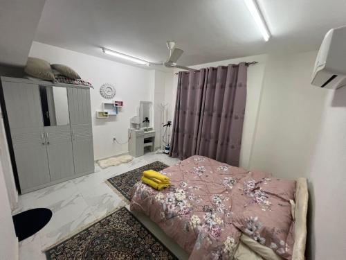 Postel nebo postele na pokoji v ubytování smart room