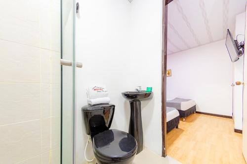 a room with a mirror and a hair dryer in a room at Ayenda Portal del Cable in Manizales