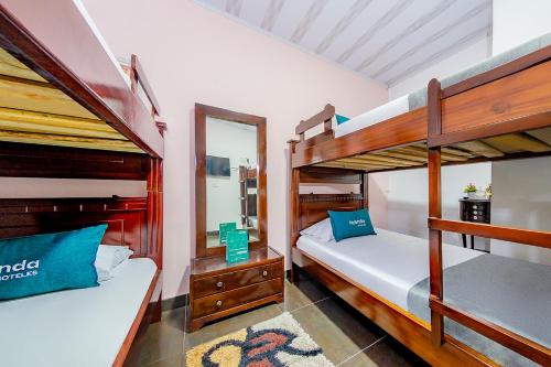 Poschodová posteľ alebo postele v izbe v ubytovaní Ayenda Portal del Cable