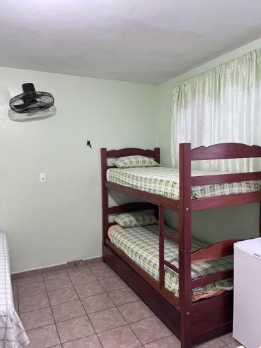 a bedroom with two bunk beds in a room at Hotel Toraryca in Belém