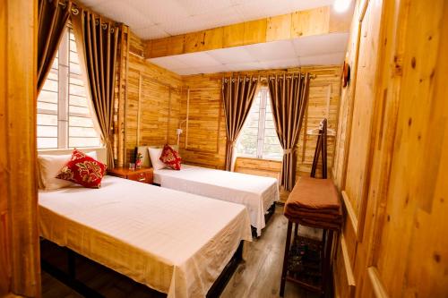 Postel nebo postele na pokoji v ubytování Ha Giang Creekside Homestay and Tours
