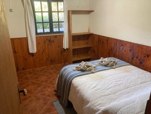 a bedroom with a bed with towels on it at Casa Vista do Vale in Visconde De Maua