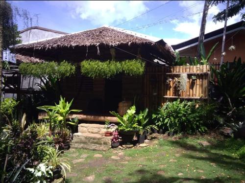a small house with a thatch roof at Payag n' Kapitan, Experience pinubre living in Siquijor