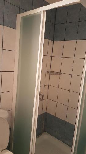 Un baño de Ai Nies Studios