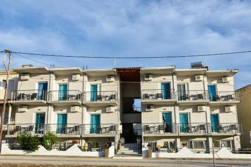 Gallery image of Dinos Studios in Paralia Kanaliou