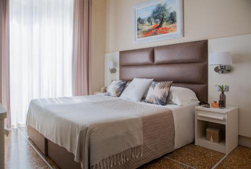 Säng eller sängar i ett rum på Hotel Mediterraneo
