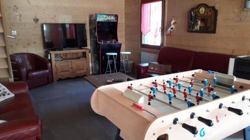Photo de la galerie de l'établissement Chalet spacieux à Xonrupt-Longemer avec spa et vue montagne, à Xonrupt-Longemer