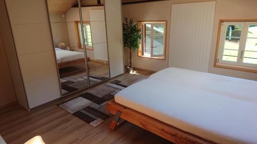 A bed or beds in a room at Alpenparadies Grindelwald
