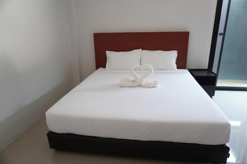 Katil atau katil-katil dalam bilik di กรณวรรณ รีสอร์ท