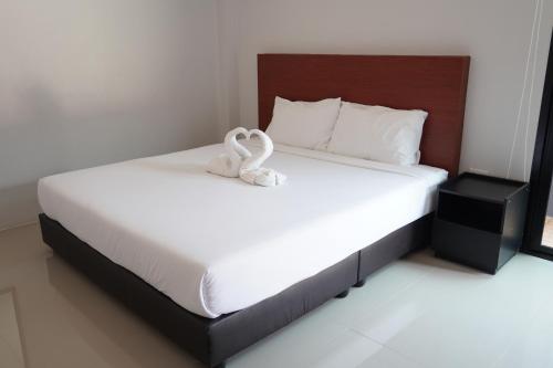 Katil atau katil-katil dalam bilik di กรณวรรณ รีสอร์ท