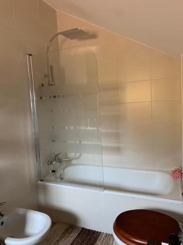 a bathroom with a tub and a toilet and a sink at Las Casitas de Santillana in Santillana del Mar