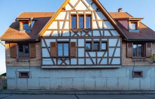 abered house with a half timbered roof at Gîtes Goettelmann Didier in Kintzheim