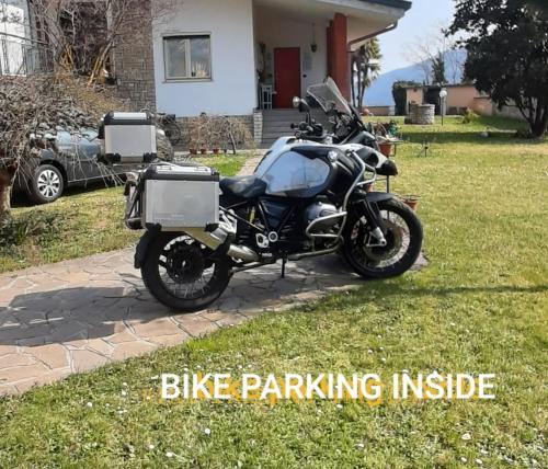 a motorcycle parked in front of a house at B&B La Fenice sul Lago in Villongo SantʼAlessandro