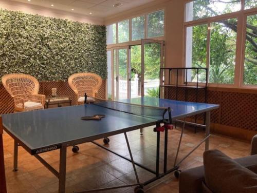 a ping pong table in a living room at Hotel Rural Mariblanca in Sacedón