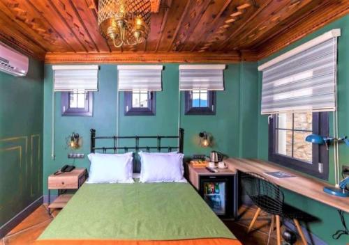 Кровать или кровати в номере Sunset Hotel Marmaris