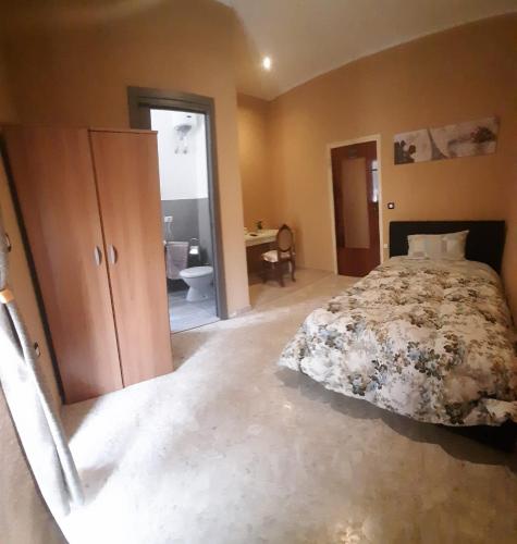 a bedroom with a bed and a bathroom at B&B miccoli in Grottaglie