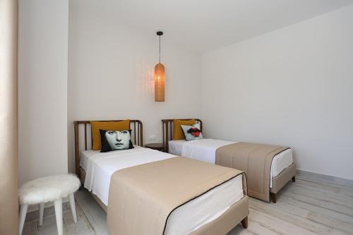 A bed or beds in a room at ALPSUITES SAFRAN