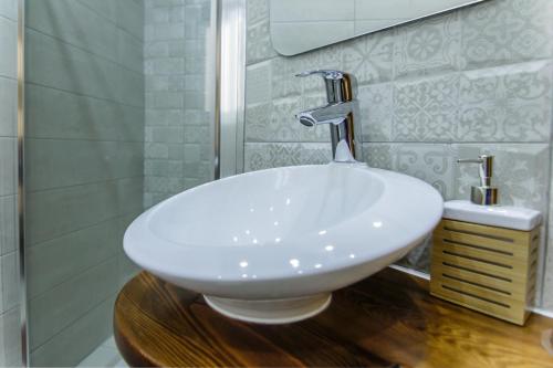 Bilik mandi di Ta' Ġilard - Lovely Renovated Holiday Home