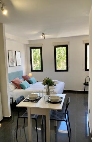 a living room with a bed and a table with chairs at Ca_LaGrava in Jávea