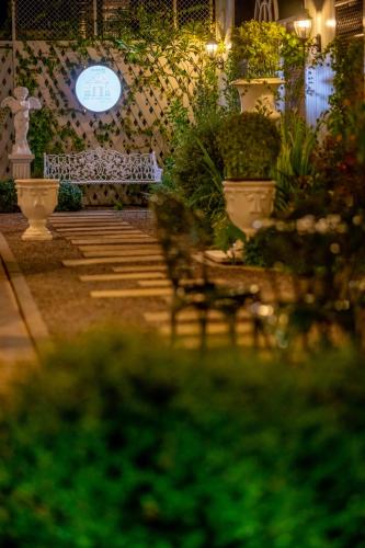 Un jardín fuera de Zane Balcony House Ranong Hotel เซน บัลโคนี่ เฮ้าส์ ระนอง