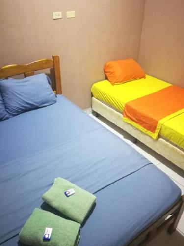two beds in a room with at DIMASHQ in Penonomé