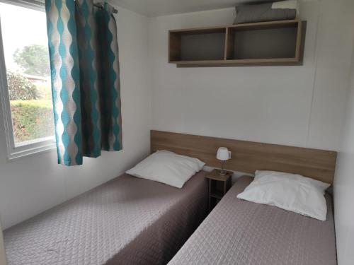 Katil atau katil-katil dalam bilik di Le 384 mobil home Clim