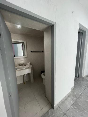 Ein Badezimmer in der Unterkunft Hotel Hacienda de Cobos