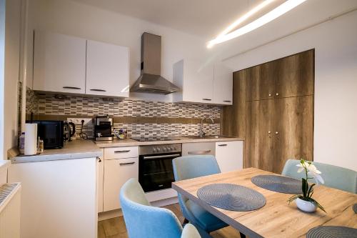 Thermal Next I Weninger Apartman Kiskunhalas 6400 Kiskunhalas, Semmelweis tér 14 (Fsz.2.) kép - 3