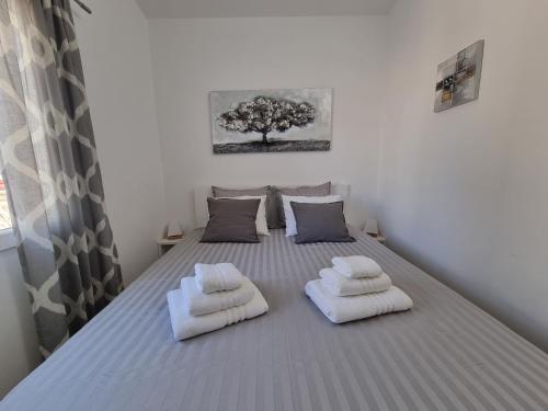 Postel nebo postele na pokoji v ubytování Holiday House Nataly