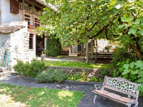 Un jardín fuera de Rustico Pult