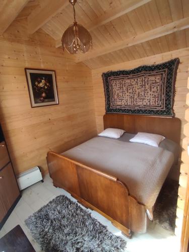 A bed or beds in a room at Siedlisko Zacisze