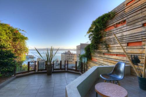 a balcony with two chairs and a view of the ocean at Hotel Boutique 17 in Valparaíso
