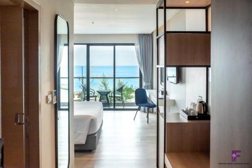 Posezení v ubytování Fortune Saeng Chan Beach Hotel Rayong - SHA Plus