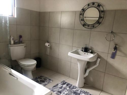 Ένα μπάνιο στο Villa Jullienne - A Home Away From Home - Unit 8