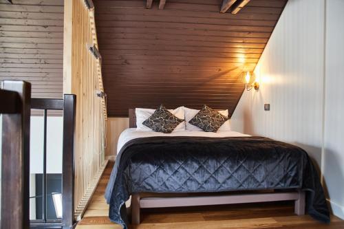 Postel nebo postele na pokoji v ubytování Apartament CITY la casa PIANO HOUSE ,cu parcare