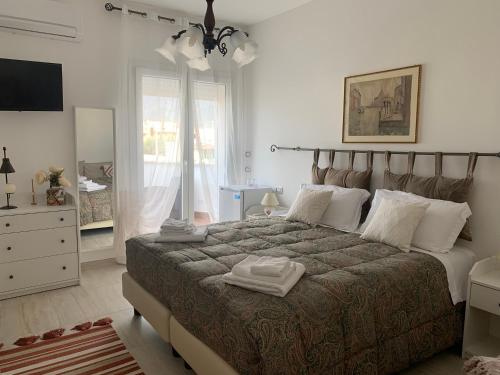 a bedroom with a large bed and a window at Villa Serendipity Terrasini in Terrasini