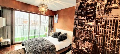 מיטה או מיטות בחדר ב-TheLBhome-Moderno duplex con terrazas wifi-Netflix